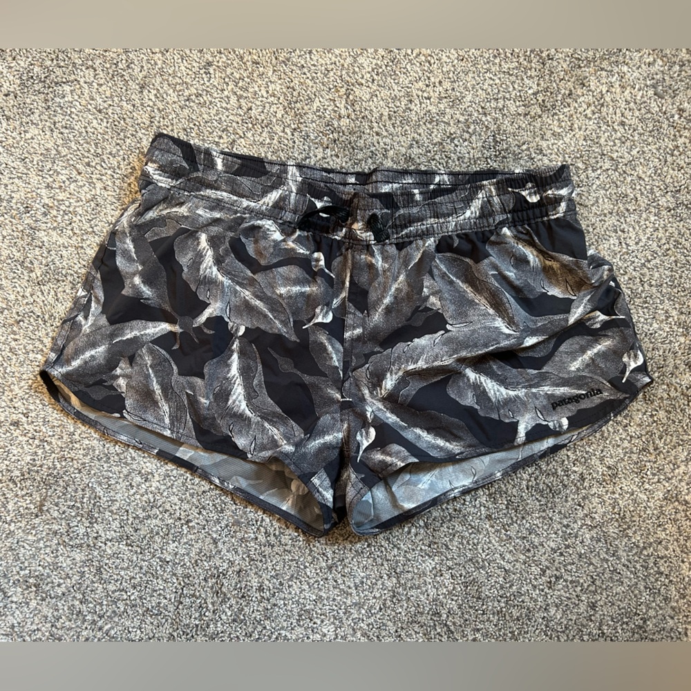 Patagonia Women’s Stretch Planing Micro Board Shorts-Size M- Black/White